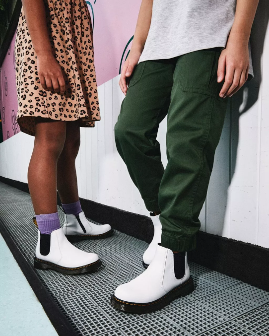 Dr. Martens apavi bērni baltais romārijs junior 2976 ādas chelsea zābaki LHJP455