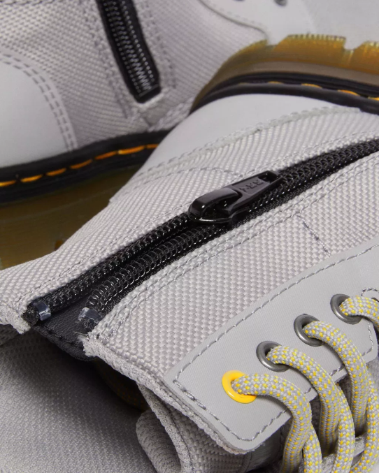 Dr. Martens apavi bērni vidēji pelēks, īpaši izturīgs un gumijots junioru ķemmes īpaši izturīgi ikdienas zābaki LHJP442