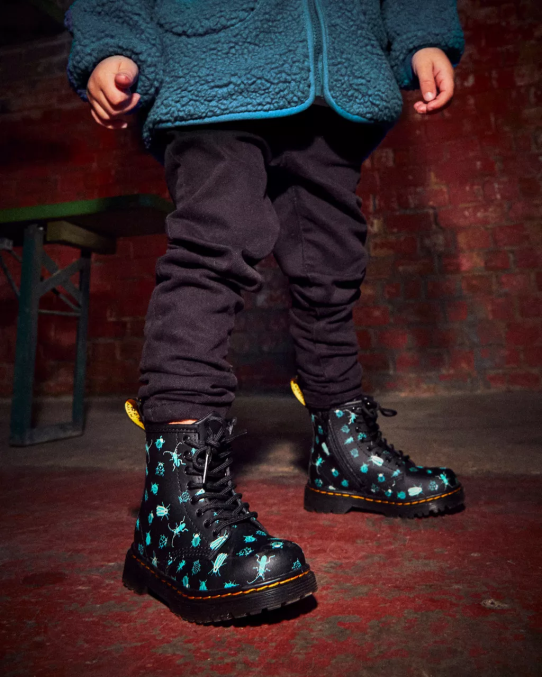 Dr. Martens apavi bērni melna ziedu mash up k hidro toddler 1460 glow in the dark bugs šņorzābaki LHJP420