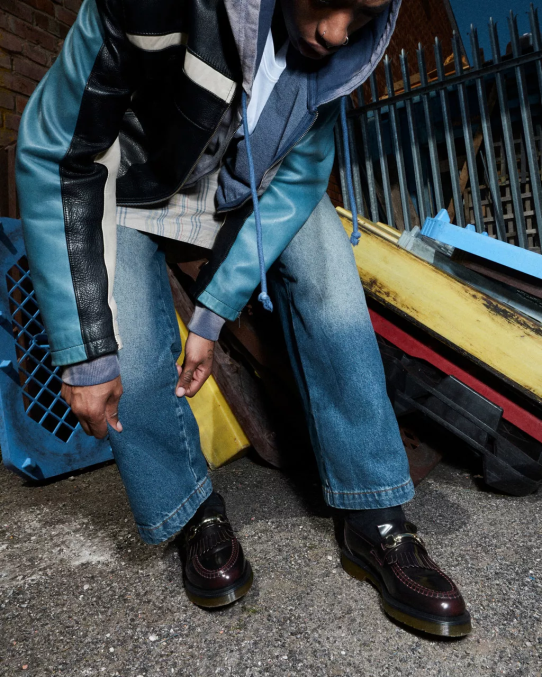 Dr. Martens apavi sievietes ķiršu sarkanā arkādija un gluda adrian snaffle gludas ādas kiltie loafers LHJP374