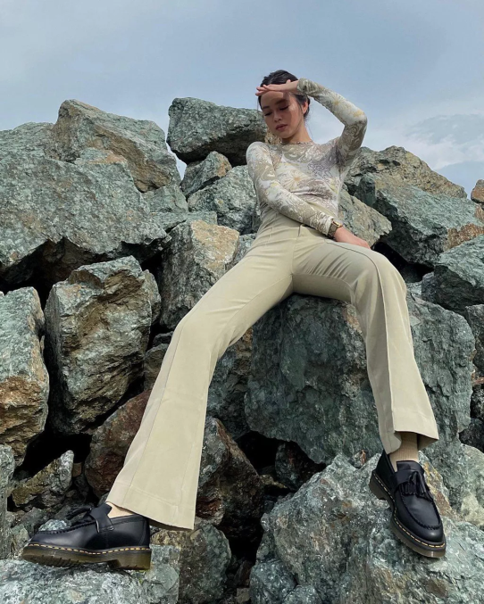 Dr. Martens apavi sievietes melna gluda adrian dzeltenā dūriena ādas pušķu klaipi LHJP367