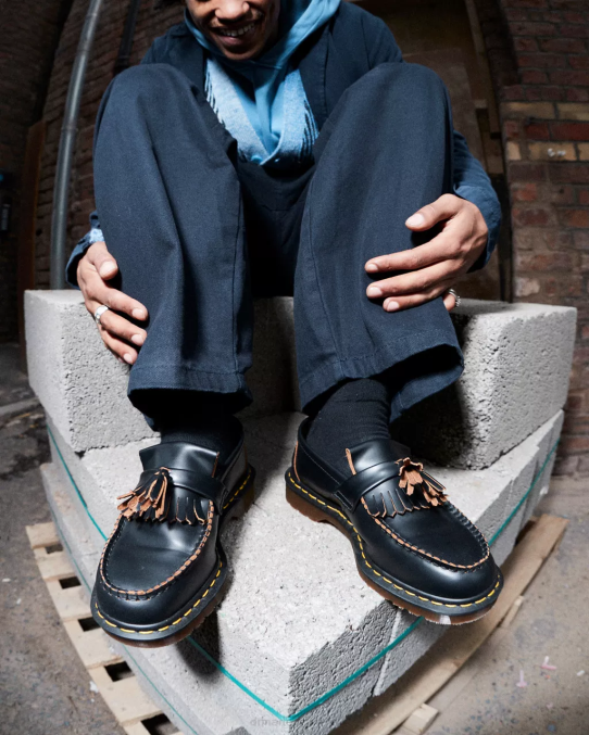 Dr. Martens apavi sievietes melns quilons Adrian ražots Anglijā vintage ādas pušķu slokaferi LHJP372