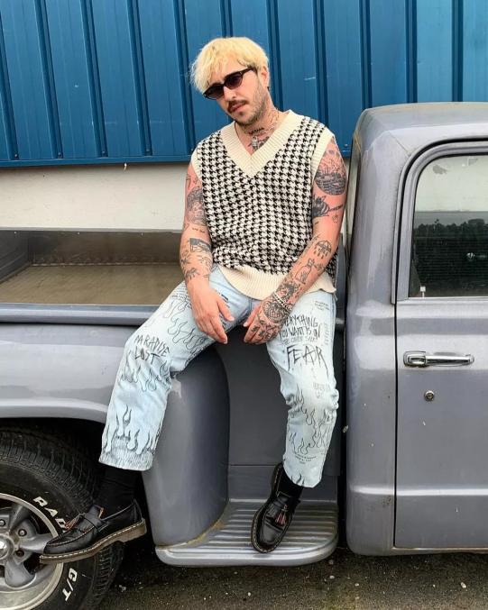 Dr. Martens apavi sievietes melns quilons Adrian ražots Anglijā vintage ādas pušķu slokaferi LHJP372