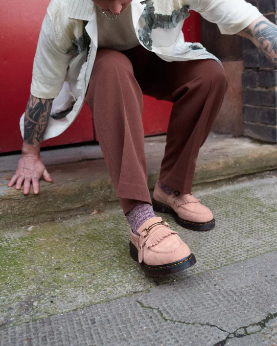 Dr. Martens apavi sievietes persiku bēša tuksneša oāzes zamšāda adrian snaffle desert oasis zamšādas loafers LHJP383