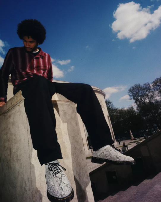 Dr. Martens apavi sievietes zamšāda ar smilšu un melnu pitona apdruku 2046. gada čūskas apdrukas zamšādas oksfordas kurpes LHJP315