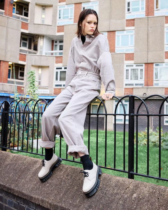 Dr. Martens apavi sievietes bruģakmens pelēks nappa lux audrick nappa ādas platformas kurpes LHJP232