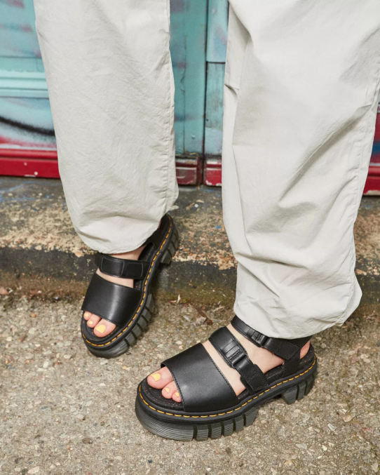 Dr. Martens apavi sievietes melns nappa lux ricki nappa lux ādas 3 siksnu platformas sandales LHJP244