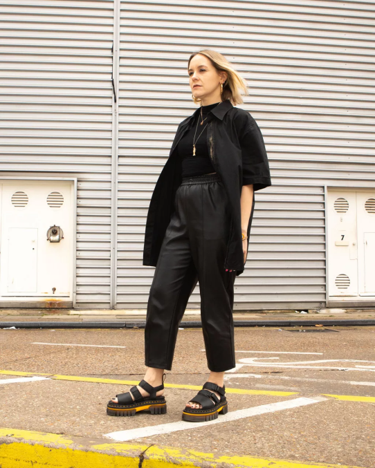 Dr. Martens apavi sievietes melns pulēts lucido ricki kontrasta zoles ādas 3 siksnu platformas sandales LHJP273