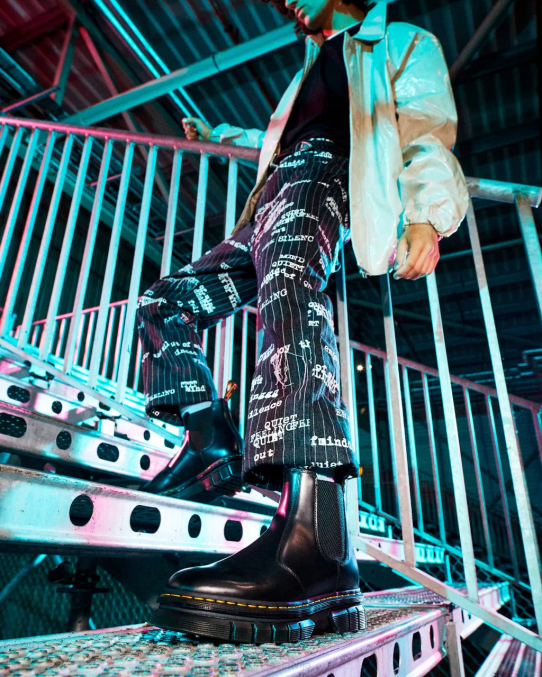 Dr. Martens apavi sievietes melni pulēti gludi rikarda pulētas gludas ādas chelsea zābaki LHJP175