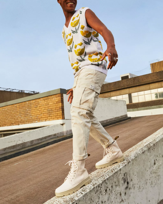 Dr. Martens apavi sievietes pergamenta bēšs audekls un slīpēta pārklāta āda ķemmes audekls ikdienas zābaki LHJP172