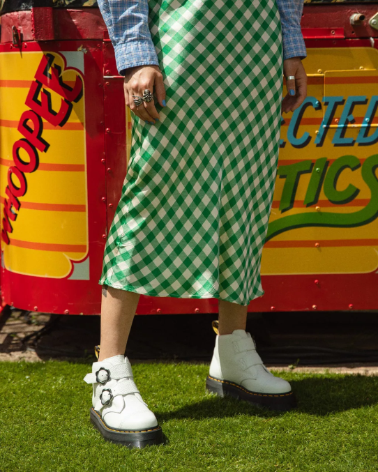 Dr. Martens apavi sievietes balta slīpēta nappa devon ziedu sprādzes ādas platformas zābaki LHJP213