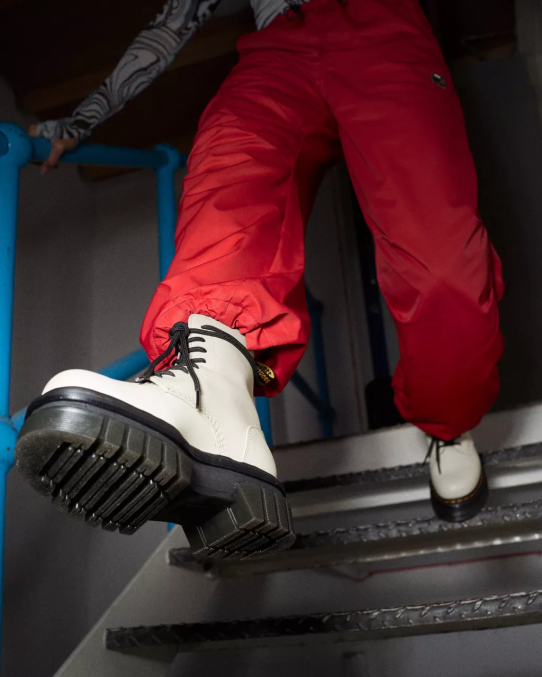 Dr. Martens apavi sievietes bruģakmens pelēks nappa lux audrick nappa ādas platformas puszābaki LHJP98