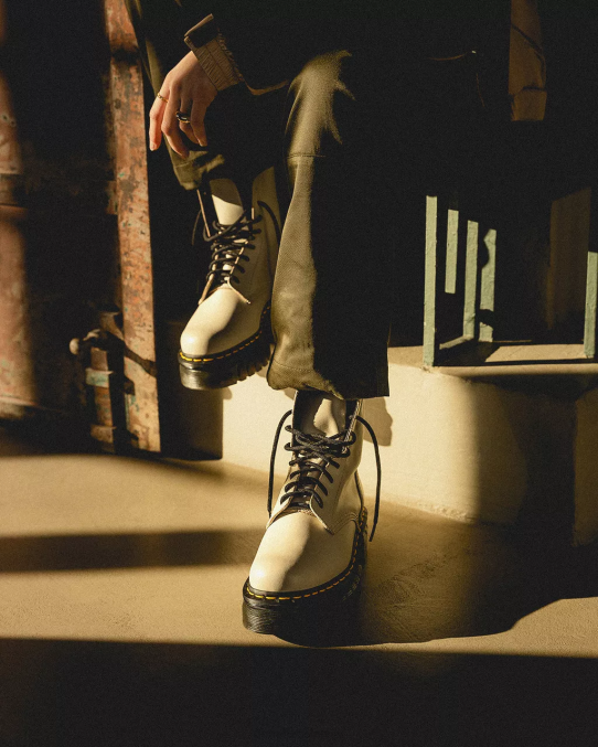 Dr. Martens apavi sievietes bruģakmens pelēks nappa lux audrick nappa ādas platformas puszābaki LHJP98