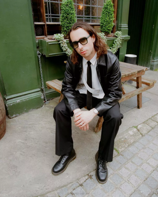 Dr. Martens apavi sievietes melna gluda 101 dzeltena dūriena gludas ādas puszābaki LHJP33