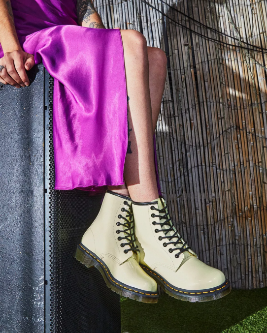 Dr. Martens apavi sievietes krēms lucido & patent lamper 1460 lakādas šņorzābaki LHJP154