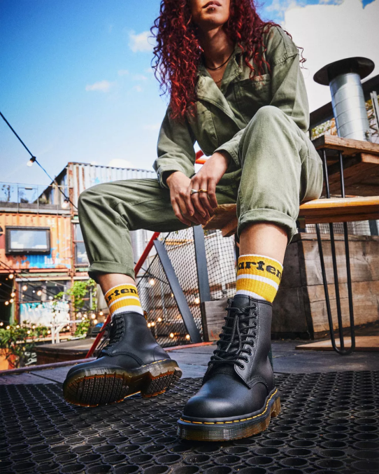 Dr. Martens apavi sievietes melna rūpnieciskā pilngraudu 1460 neslīdoši ādas šņorzābaki LHJP386