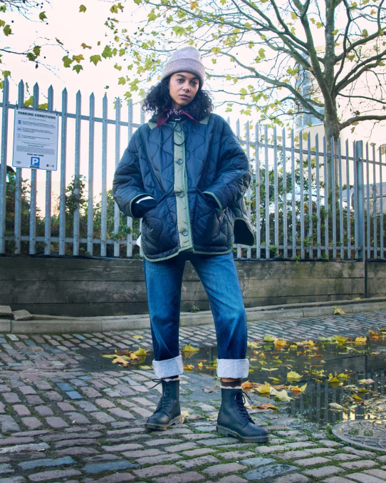 Dr. Martens apavi sievietes melni noslīpēts Vaiomings 1460. gada mākslīgās kažokādas šņorzābaki LHJP41