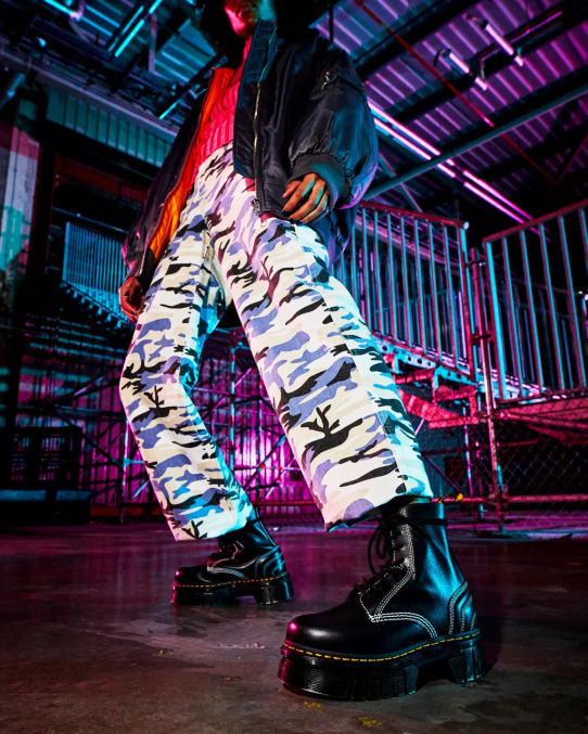 Dr. Martens apavi sievietes melns nappa lux Audrick balta dūriena ādas platformas šņorzābaki LHJP166