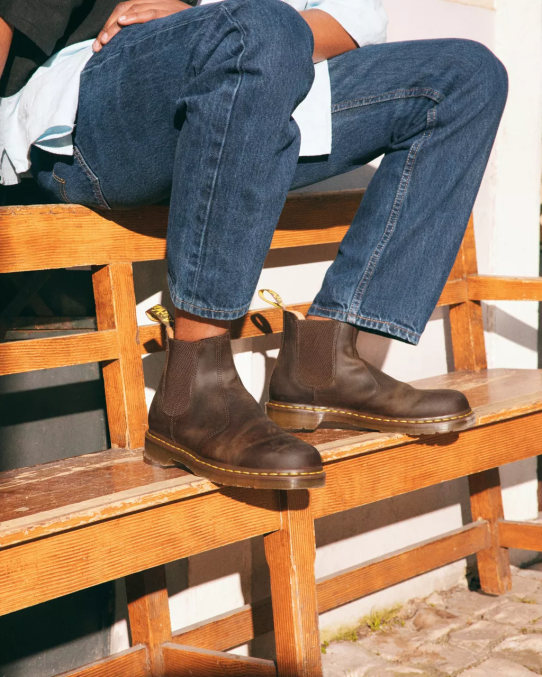 Dr. Martens apavi unisex tumši brūns trakais zirgs 2976 dzeltenā dūriena crazy zirga ādas Chelsea zābaki LHJP43