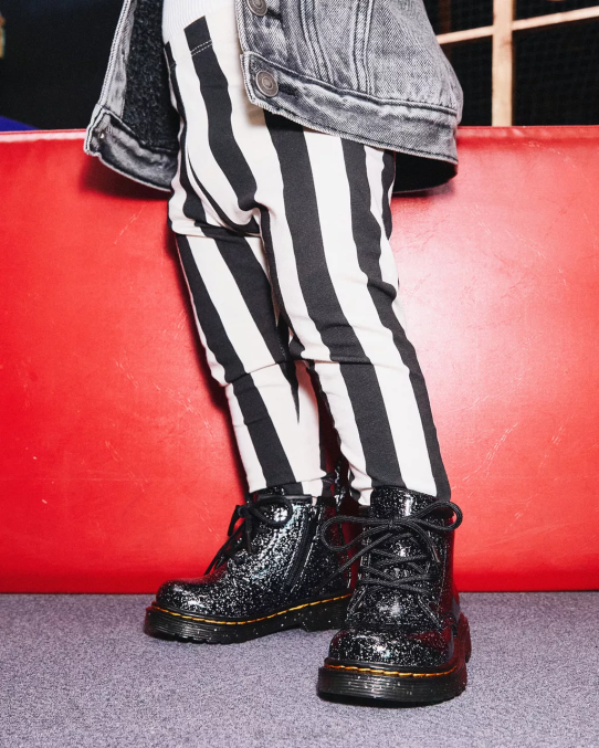 Dr. Martens apavi unisex melni kosmiski spīdumi zīdaiņu 1460 mirdzoši puszābaki LHJP396