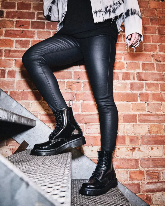 Dr. Martens apavi unisex melns lucido & patentlampa 1460 mono lakādas šņorzābaki LHJP125