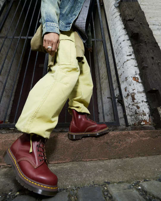 Dr. Martens apavi unisex sarkans quilon 1460. g. vintage Anglijā ražoti šņorzābaki LHJP69