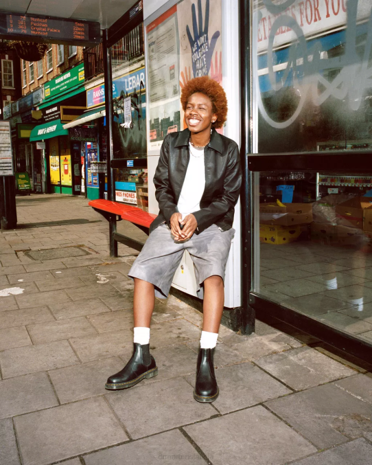 Dr. Martens apavi vīriešiem melna gluda 2976 dzeltenā dūriena gludas ādas Chelsea zābaki LHJP38