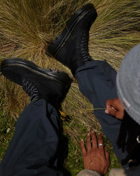 Dr. Martens apavi vīriešiem melns ajax & īpaši izturīgs un hidro tarik komunālie zābaki LHJP75